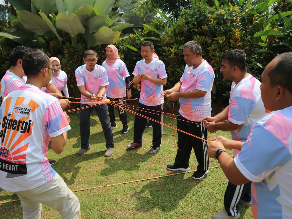 Outbound Package Banyuwangi - SPIDER BALL